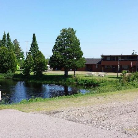 Bear Paw Inn Michigamme Exterior photo