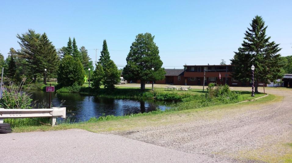 Bear Paw Inn Michigamme Exterior photo